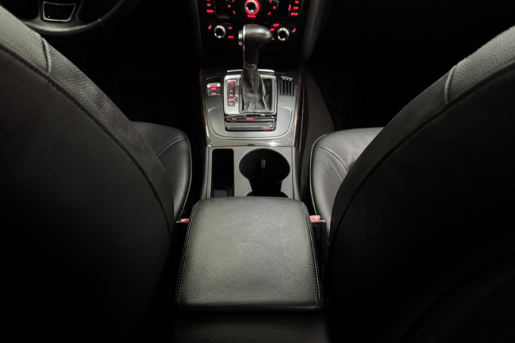 奥迪A4L 2015款 35 TFSI 自动舒适型中控内饰7006