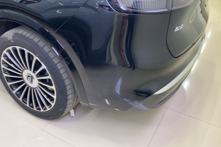 鸿蒙智行 问界M8 2025款 增程 Max+版 53.4kWh 6座版车身外观6004