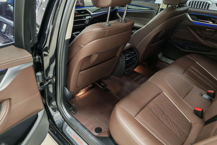 宝马5系 2022款 改款二 525Li 豪华套装中控内饰7006