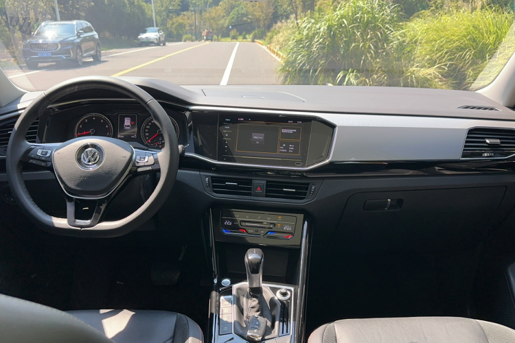 大众 探岳 2020款 330TSI 两驱豪华智联版中控内饰7009