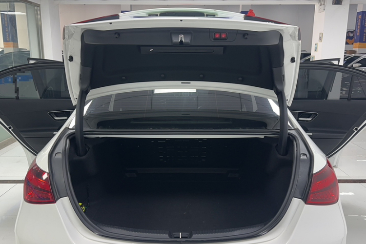 奔驰C级 2025款 C 260 L 运动版局部细节23