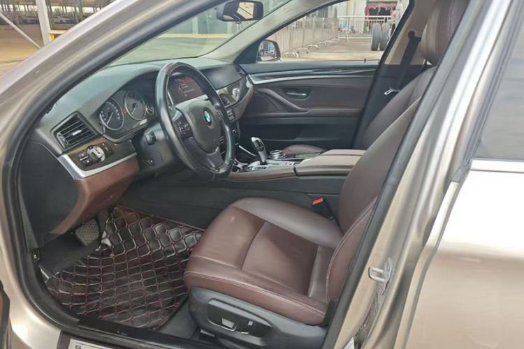 宝马5系 2014款 525Li 豪华设计套装中控内饰7002