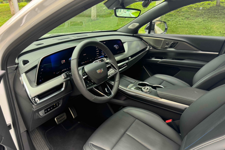 凯迪拉克XT5 2025款 2.0T 尊贵型中控内饰7010