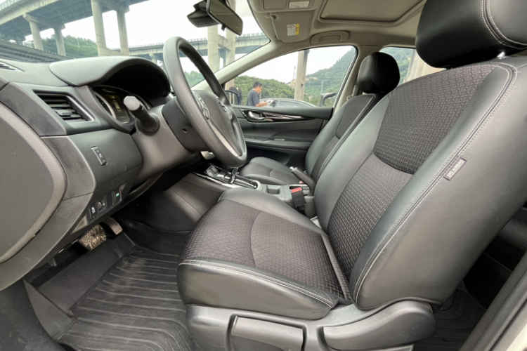 日产 骐达TIIDA 2016款 1.6L CVT智行版中控内饰7001