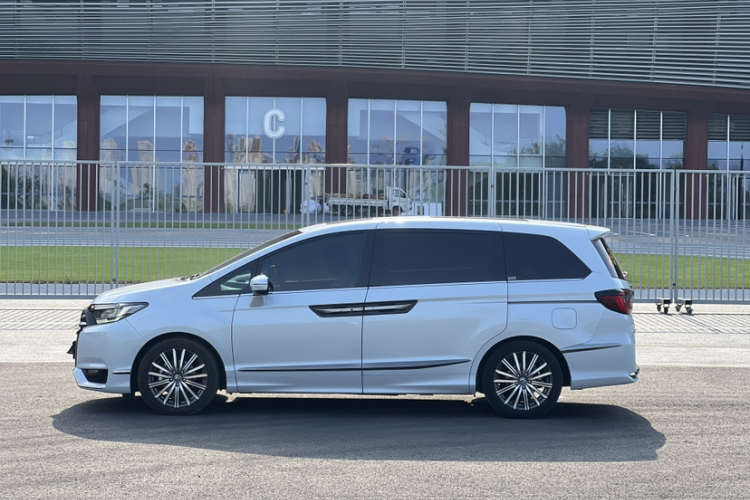 本田 艾力绅 2024款 2.0L e:HEV 豪华版车身外观6015