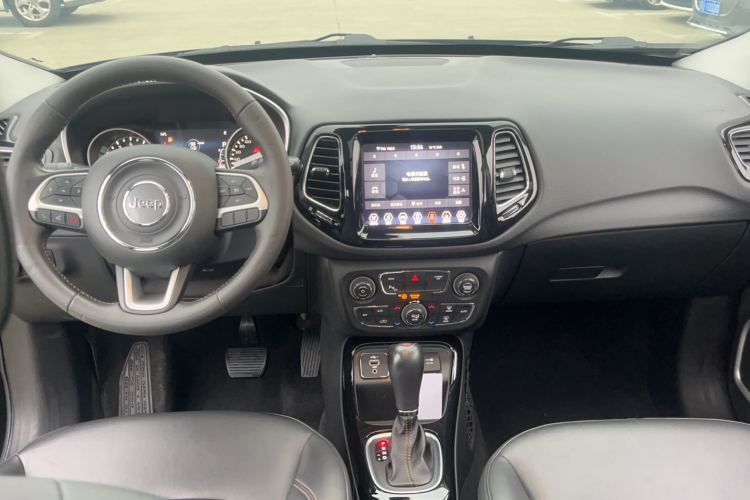 Jeep 指南者 2020款 220T 自动精英版中控内饰7004