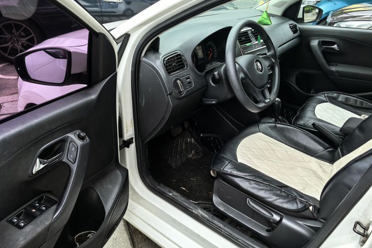 大众 Polo 2016款 1.4L 自动风尚型中控内饰7005