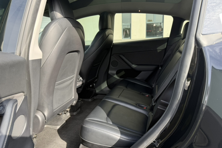 特斯拉 Model Y 2022款 改款 后轮驱动版中控内饰7002