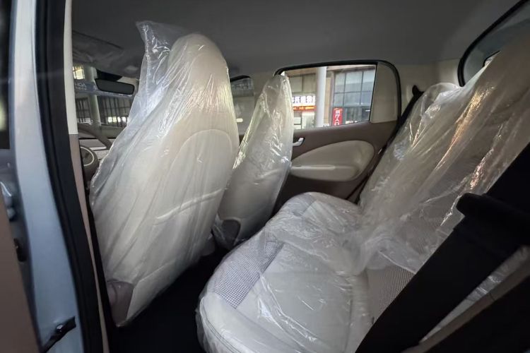 五菱汽车 宏光MINIEV 2025款 四门版 进阶款中控内饰7002