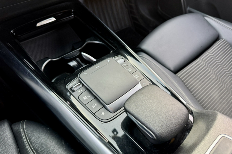 奔驰B级 2020款 B 180中控内饰7007