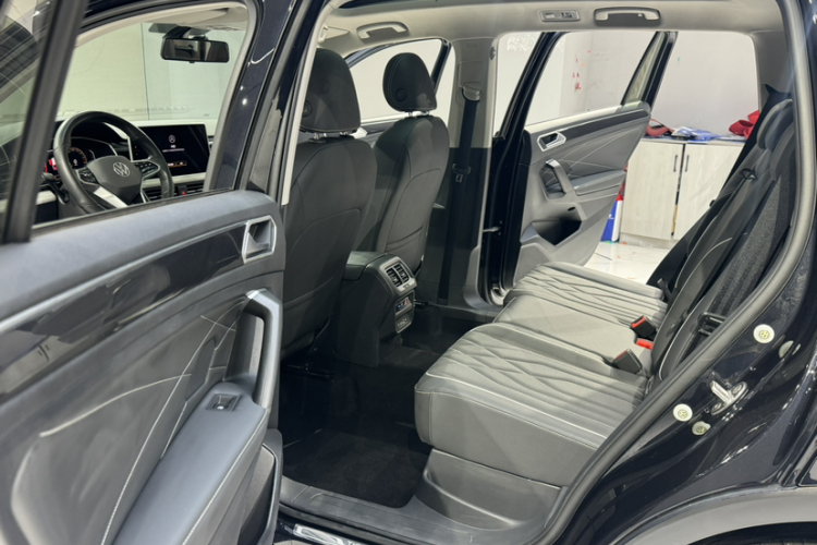 大众 途观L 2022款 330TSI 自动两驱智享版中控内饰7010