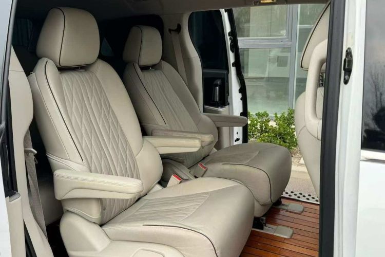 别克GL8 2022款 陆上公务舱 652T 豪华型中控内饰7003