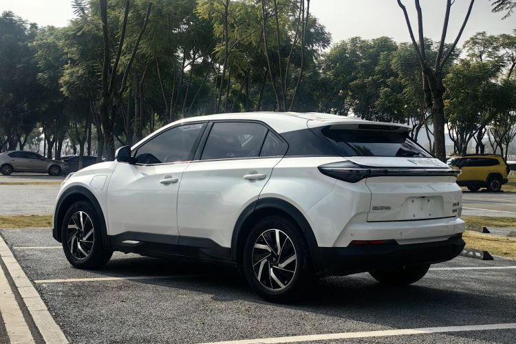 哪吒汽车 哪吒U 2021款 Pro 500 环球版车身外观6002