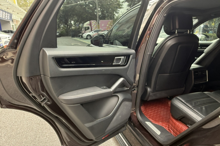 保时捷 2018款 Cayenne 3.0T中控内饰7003