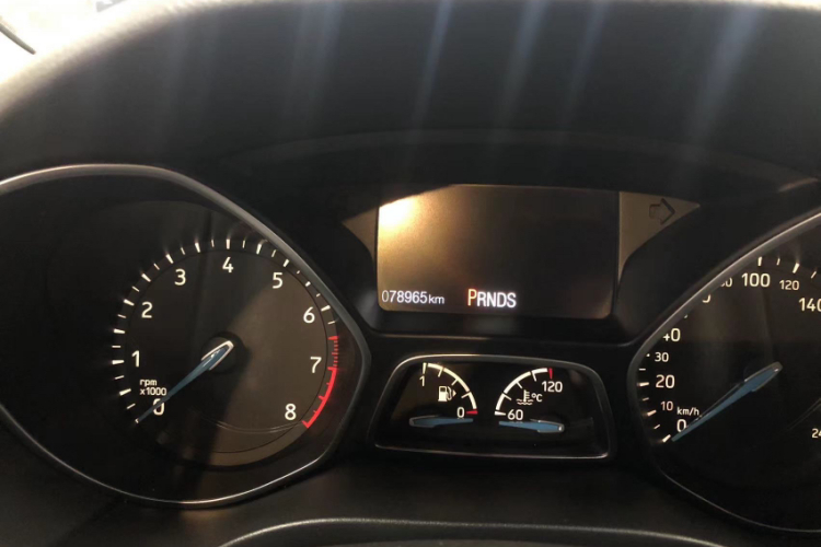 福特 福克斯 2018款 三厢经典 EcoBoost 180 自动精英型中控内饰15