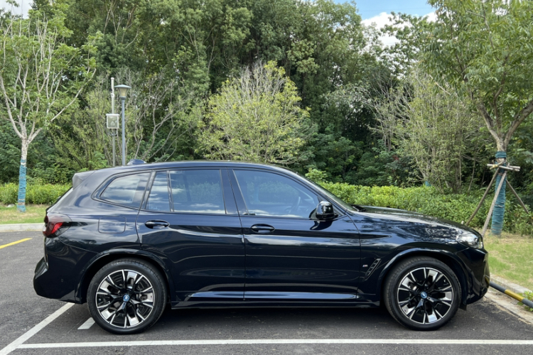 宝马iX3 2023款 创领型车身外观6002