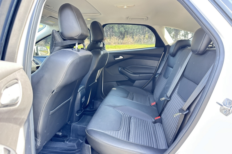 福特 福克斯 2015款 两厢 1.6L 自动风尚型中控内饰7007