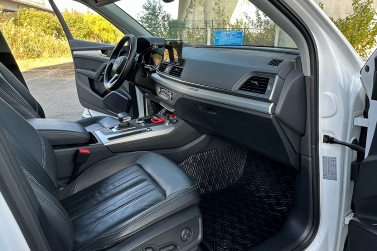 奥迪Q5L 2020款 40 TFSI 荣享时尚型中控内饰7005