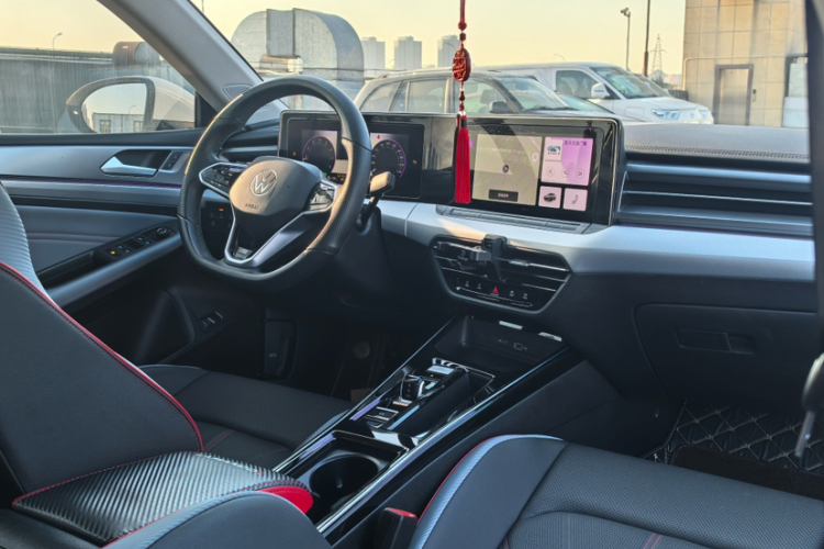 大众 2023款 凌渡L 280TSI DSG酷辣版中控内饰7003
