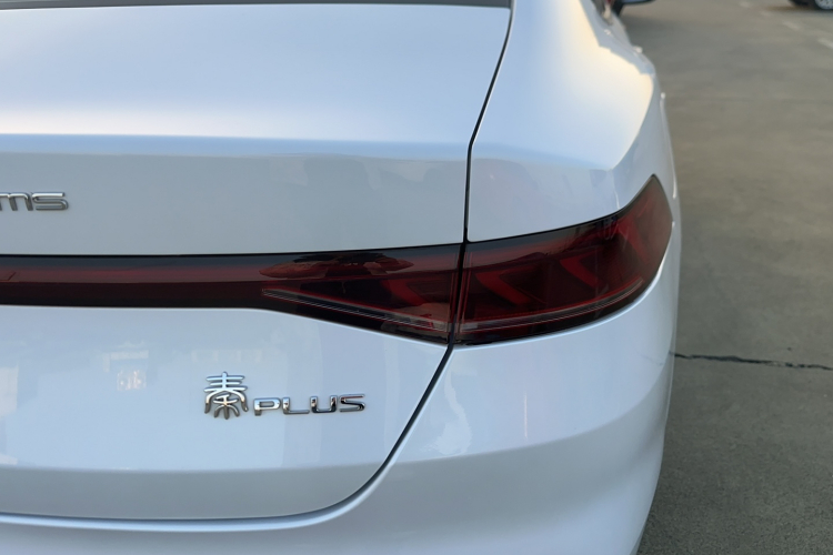 比亚迪 秦PLUS 2024款 荣耀版 DM-i 55KM领先型车身外观6005