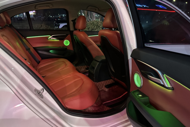 宝马1系 2021款 120i M运动版中控内饰7008