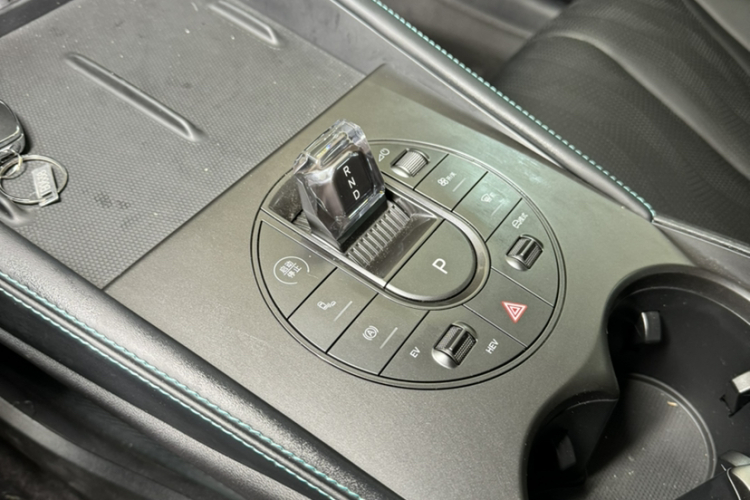 比亚迪 海豹06新能源 2024款 DM-i 120KM尊享型中控内饰7004