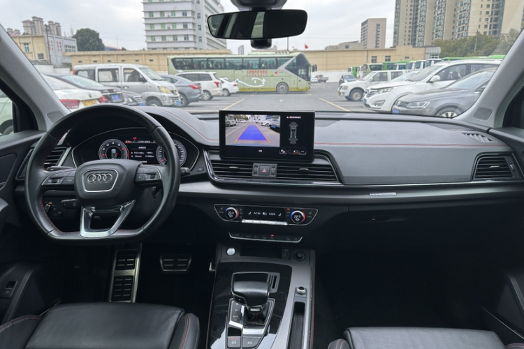 奥迪Q5L 2022款 40T RS套件燃速型中控内饰7001