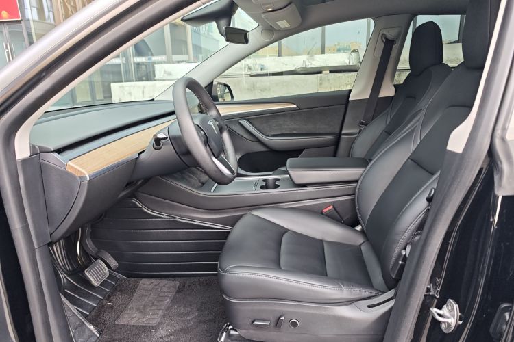 特斯拉 Model Y 2021款 标准续航后驱版中控内饰7002