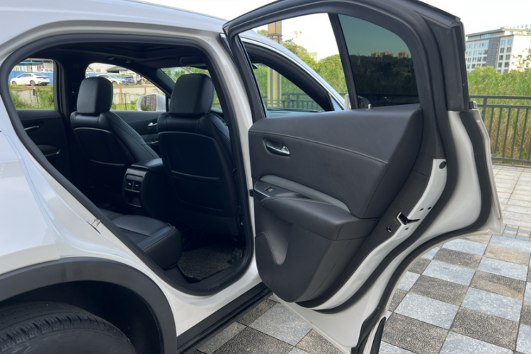 凯迪拉克XT4 2018款 28T 两驱豪华型中控内饰7007