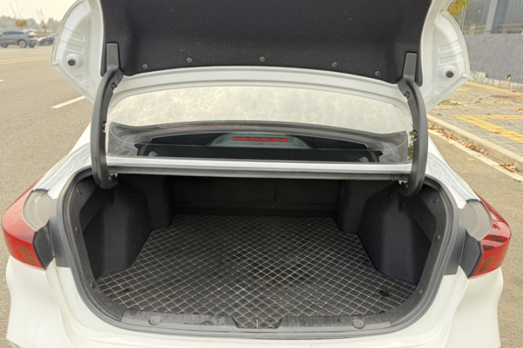 长安 逸动 2021款 PLUS 蓝鲸NE 1.4T GDI DCT尊贵型局部细节23