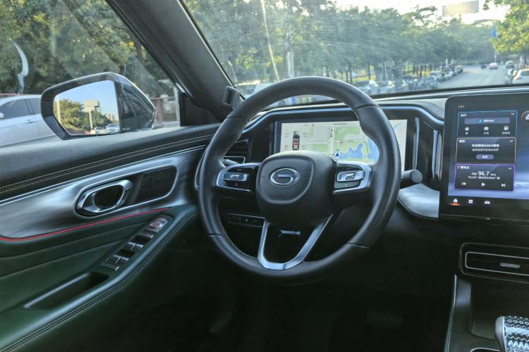 广汽传祺 传祺GS8 2022款 领航系列 2.0TGDI 两驱豪华智联版（七座）中控内饰7004