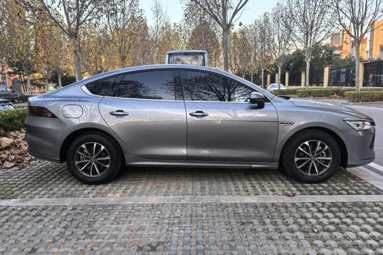 比亚迪 秦PLUS 2023款 冠军版 DM-i 55KM领先型车身外观6006