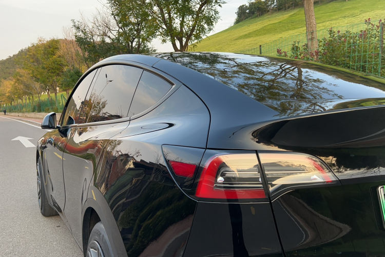 特斯拉 Model Y 2022款 后轮驱动版局部细节9004