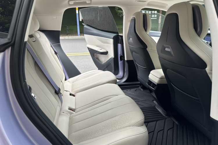 领克07 2024款 EM-P 126长续航 Ultra中控内饰7011