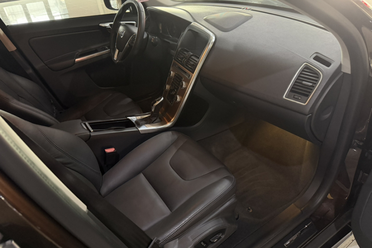 沃尔沃XC60 2017款 T5 AWD 智进版车身外观6012