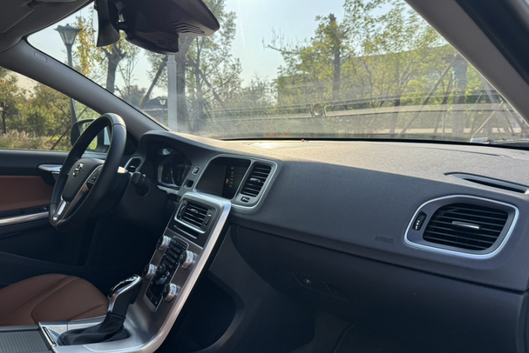 沃尔沃S60 2019款 S60L T5 智远版中控内饰7003