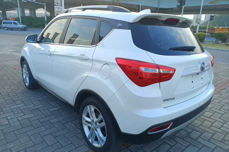 长安CS35 2017款 1.6L 自动豪华型车身外观6005