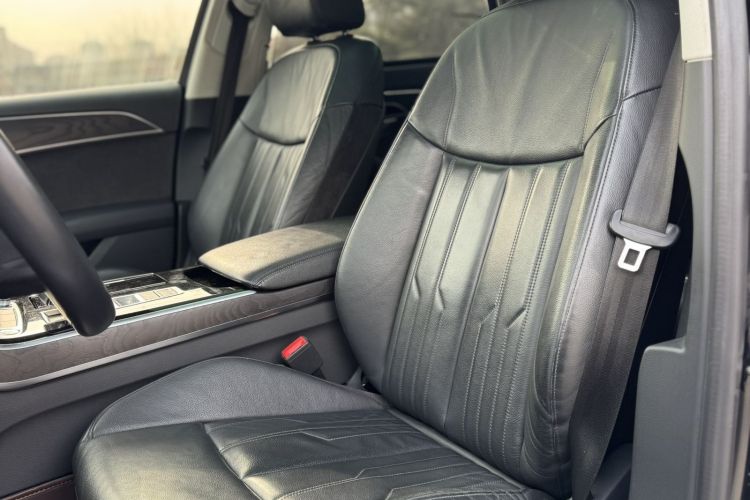 奥迪A8 2019款 A8L 50 TFSI quattro 舒适型中控内饰7005