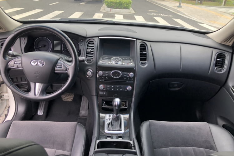 英菲尼迪QX50 2015款 2.5L 舒适版中控内饰7006