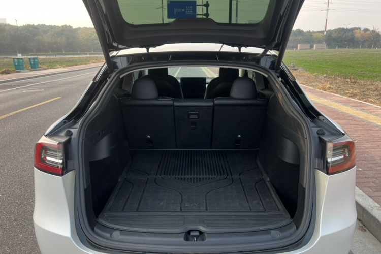 特斯拉 Model Y 2022款 后轮驱动版局部细节23