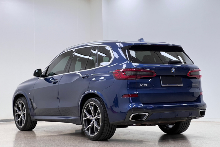 宝马X5(进口) 2019款 xDrive40i 尊享型 M运动套装车身外观6005