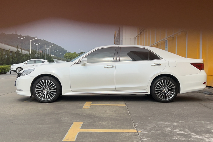 丰田 皇冠 2018款 2.0T 运动版车身外观6007