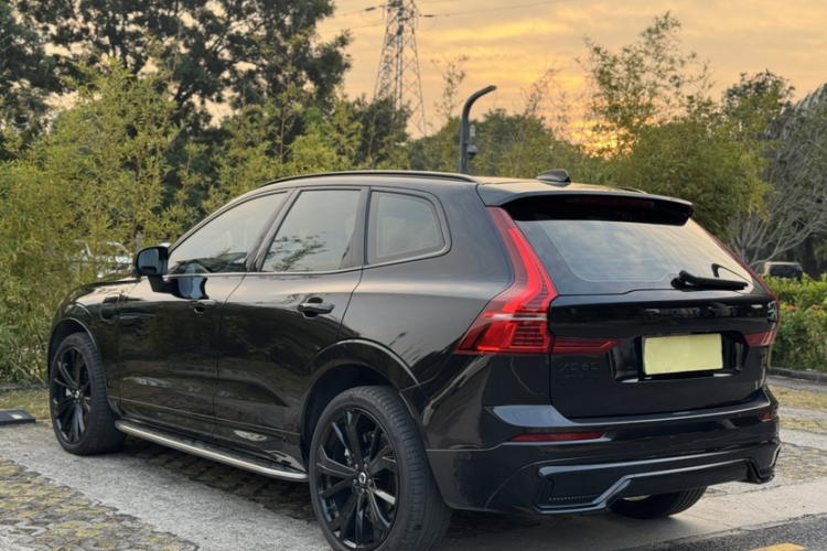 沃尔沃XC60新能源 2025款 插电式混动 长续航四驱智远极夜黑版车身外观6005