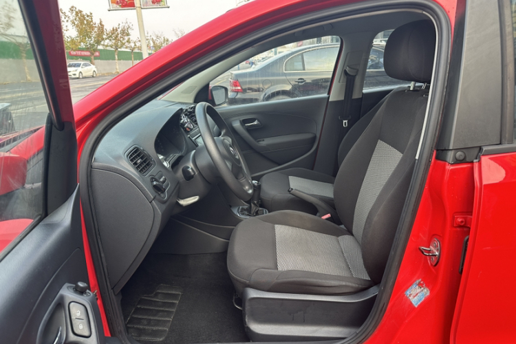 大众 Polo 2011款 1.4L 手动致乐版中控内饰7006