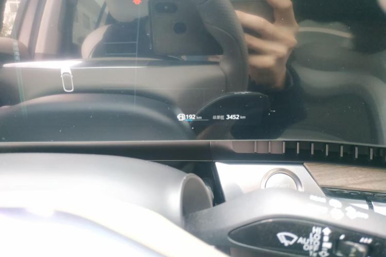 荣威RX9 2023款 2.0T 两驱优享版中控内饰15