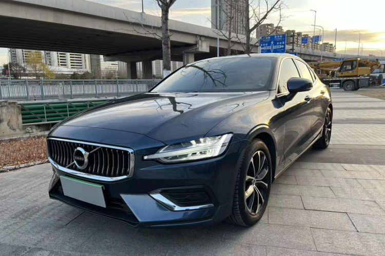 沃尔沃S60 2022款 B4 智逸豪华版车身外观6008