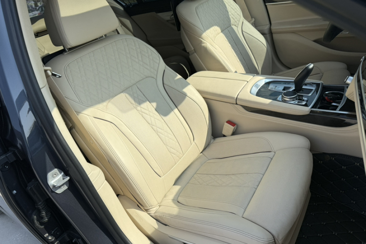 宝马7系 2016款 730Li 豪华型局部细节9002