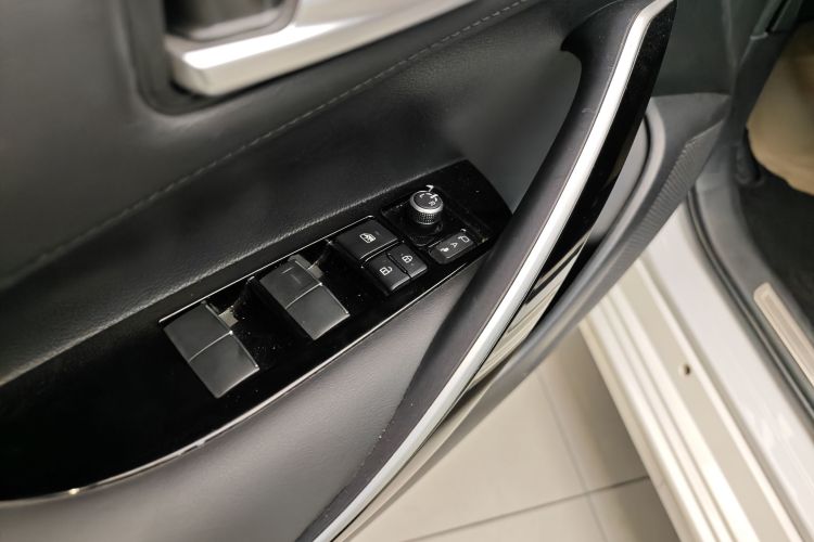 丰田 亚洲狮 2021款 2.0L 尊贵版中控内饰7002