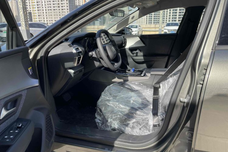 雪铁龙 凡尔赛C5 X 2024款 1.6T 享不凡中控内饰7001