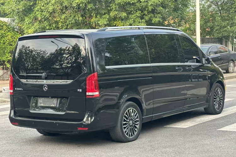 奔驰V级 2018款 V 260 L 尊贵加长版 国VI车身外观6004